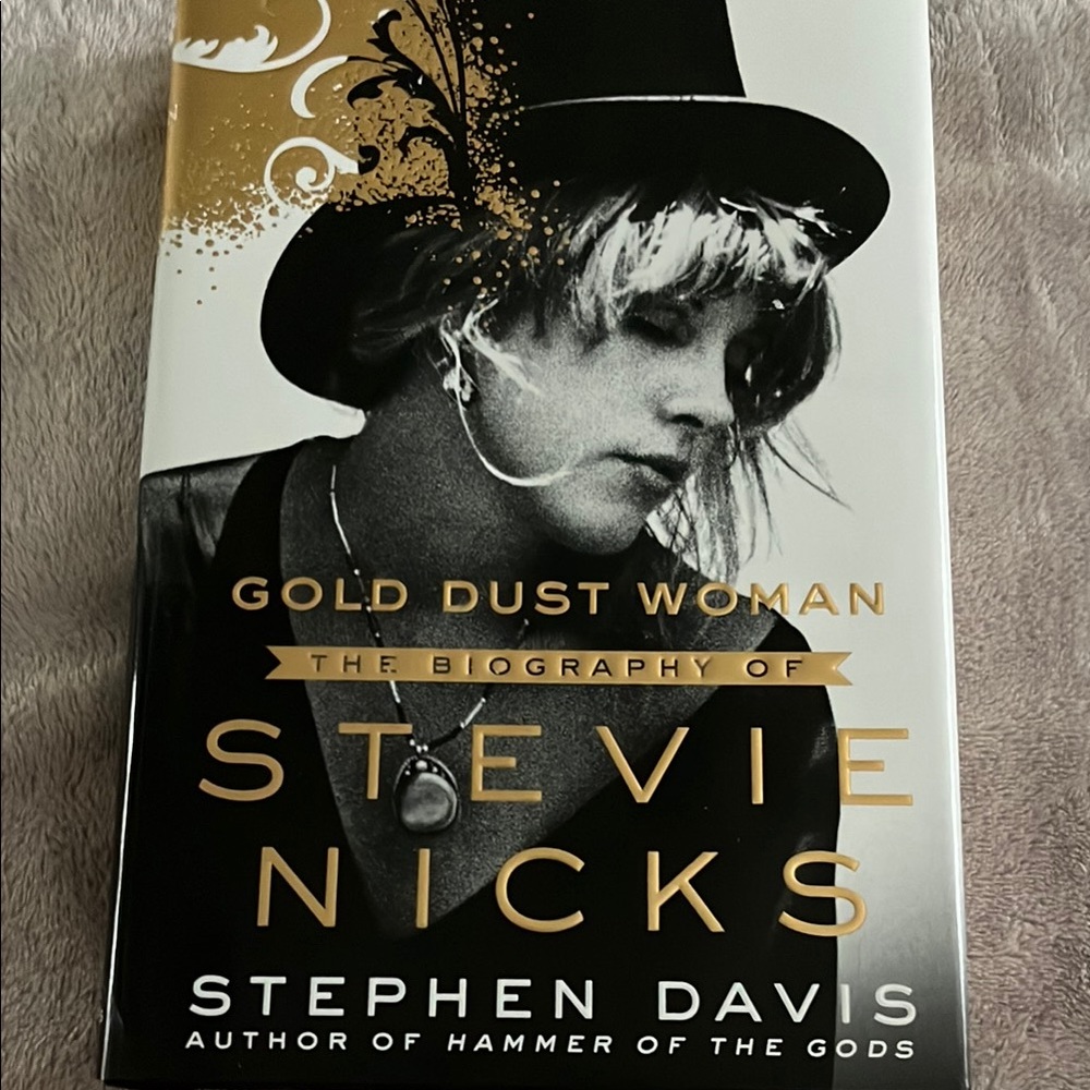 Gold Dust Woman -Biography of Stevie Nicks